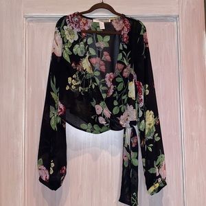 Forever 21 Black and Floral Cropped Tie Blouse